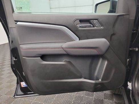 Used 2025 Chevrolet Colorado Z71 w/ Technology Package image 18