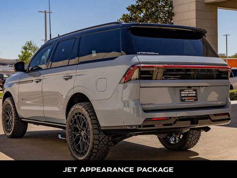 Used 2025 Lincoln Navigator Reserve w/ Jet Appearance Package image 7