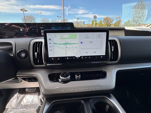 Used 2025 Ford Expedition Active image 20