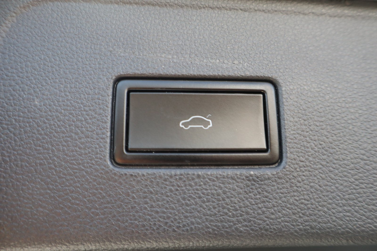 Used 2018 Jeep Wrangler Unlimited Sport S AWD/4WD image 40