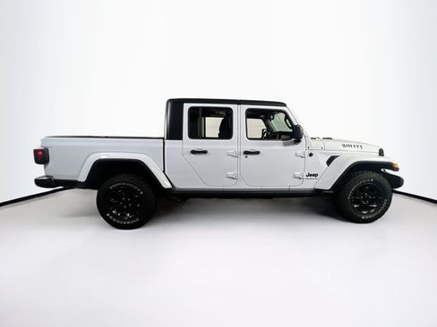 Used 2023 Jeep Gladiator Sport AWD/4WD image 4