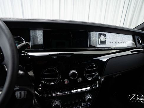 Used 2022 Rolls-Royce Phantom Sedan image 28