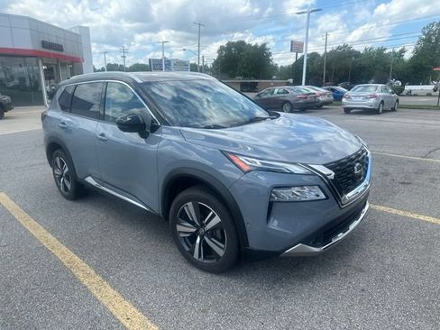 Used 2021 Nissan Rogue Platinum FWD image 3