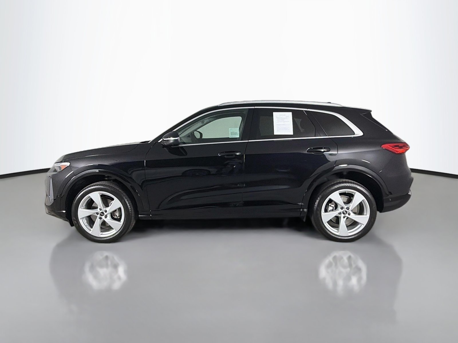 Certified 2025 Audi Q5 Premium Plus AWD/4WD image 4