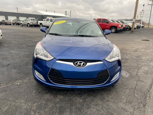 Used 2017 Hyundai Veloster Value Edition image 2