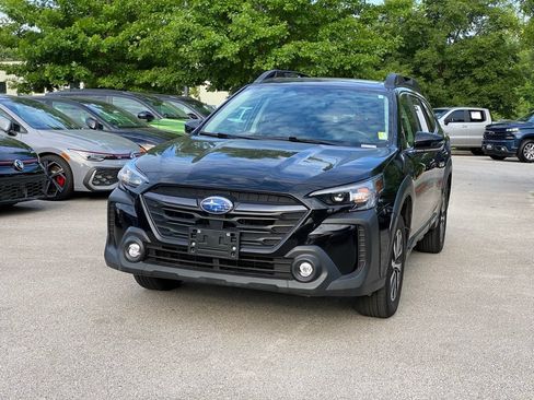 Used 2025 Subaru Outback Premium AWD/4WD image 3
