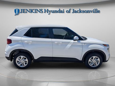 New 2025 Hyundai Venue SE image 6