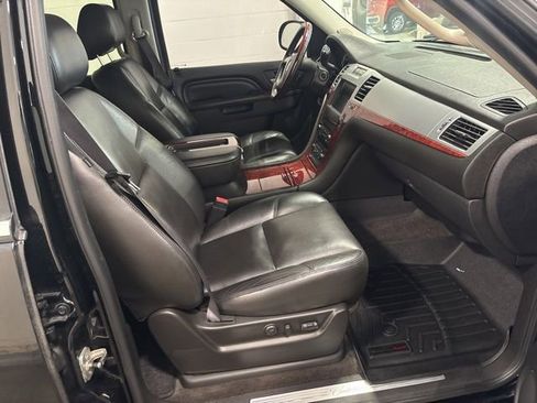 Used 2011 Cadillac Escalade EXT Luxury AWD/4WD image 50