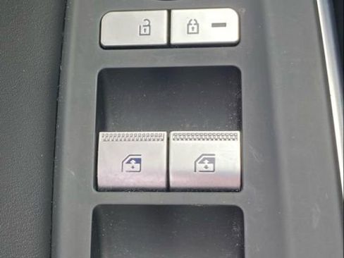 Used 2024 Genesis GV70 2.5T w/ Select Package image 17