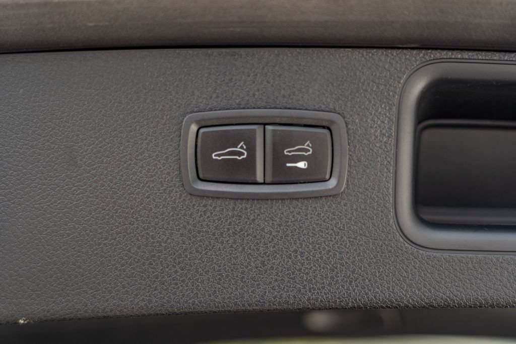 Used 2018 Porsche Macan AWD/4WD image 8