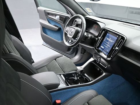 Used 2023 Volvo C40 P8 Recharge Ultimate image 16