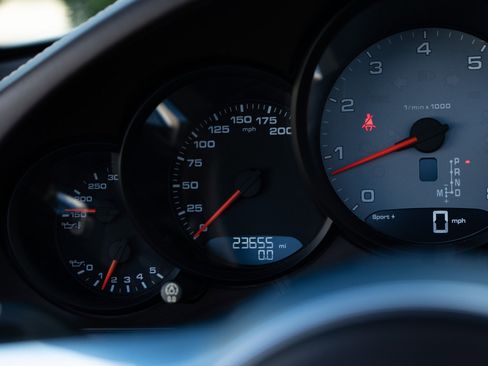 Used 2018 Porsche 911 Carrera 4S image 15