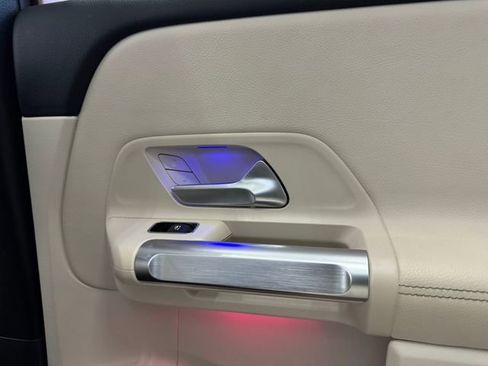 Used 2023 Mercedes-Benz GLB 250 image 39