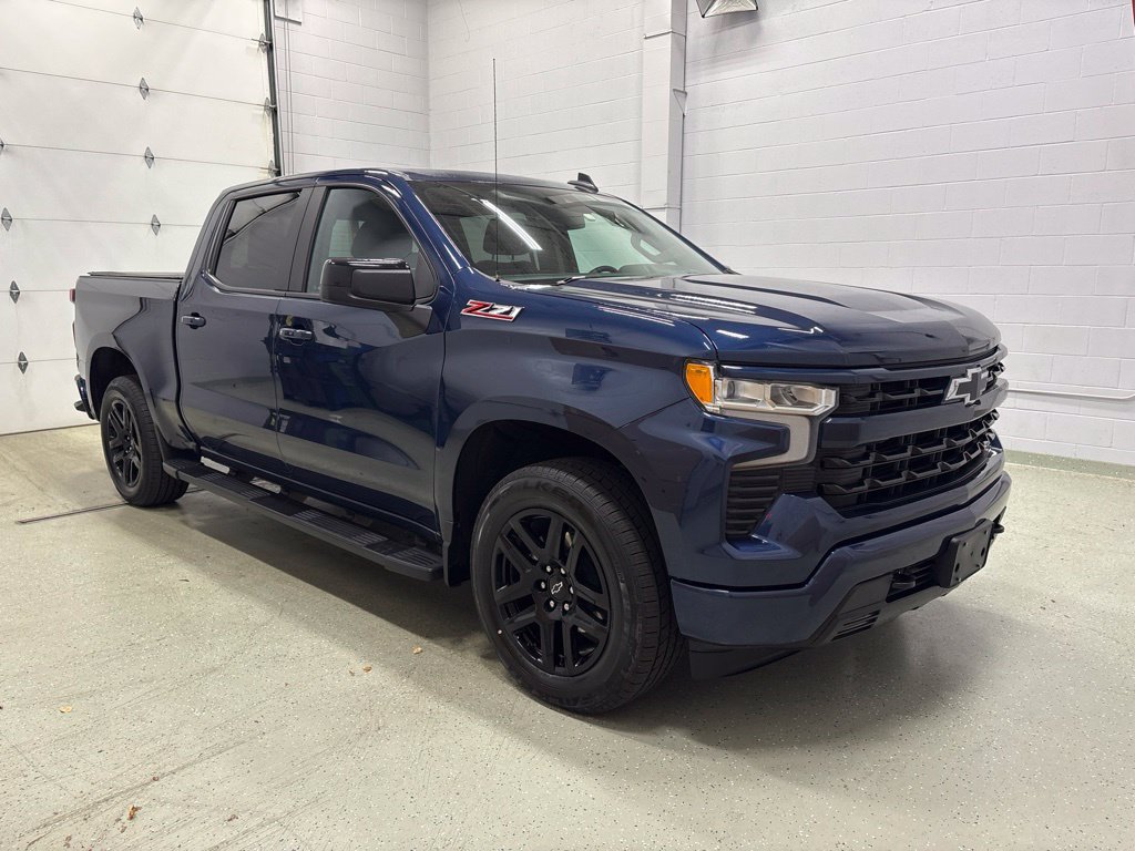 Used 2023 Chevrolet Silverado 1500 RST AWD/4WD image 2