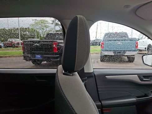 Certified 2022 Ford Escape SE w/ SE Sport Appearance Package image 12