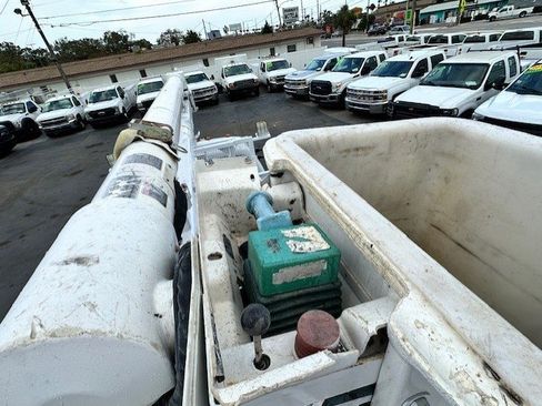 Used 2009 Ford F550 2WD Regular Cab Super Duty image 17