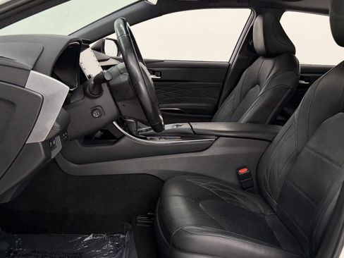 Used 2021 Toyota Avalon Limited FWD image 5