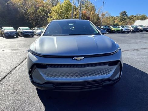 New 2026 Chevrolet Equinox EV LT image 27