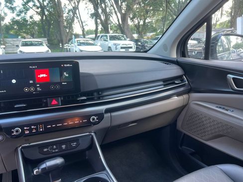 Used 2026 Kia Carnival FWD image 39
