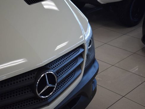 Used 2017 Mercedes-Benz Sprinter 2500 image 9