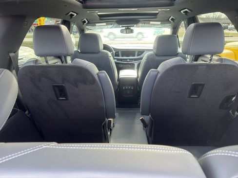 Used 2022 Buick Enclave Essence w/ Experience Buick Package image 7