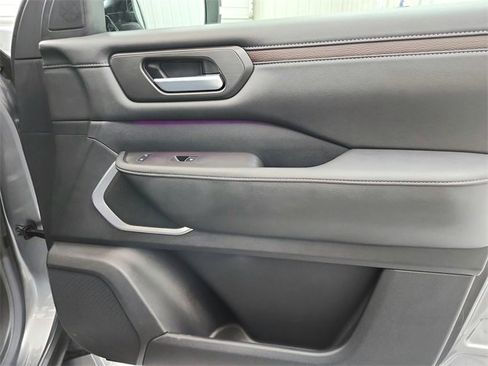 Used 2025 Nissan Armada Platinum Reserve image 51