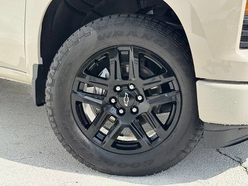 Used 2026 Chevrolet Silverado 1500 Custom w/ Turbomax Blackout Package RWD image 6