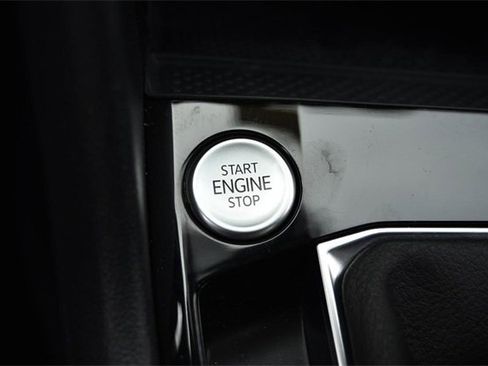 Certified 2023 Volkswagen Taos SE image 16