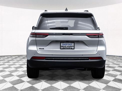 Used 2023 Jeep Grand Cherokee Altitude image 11