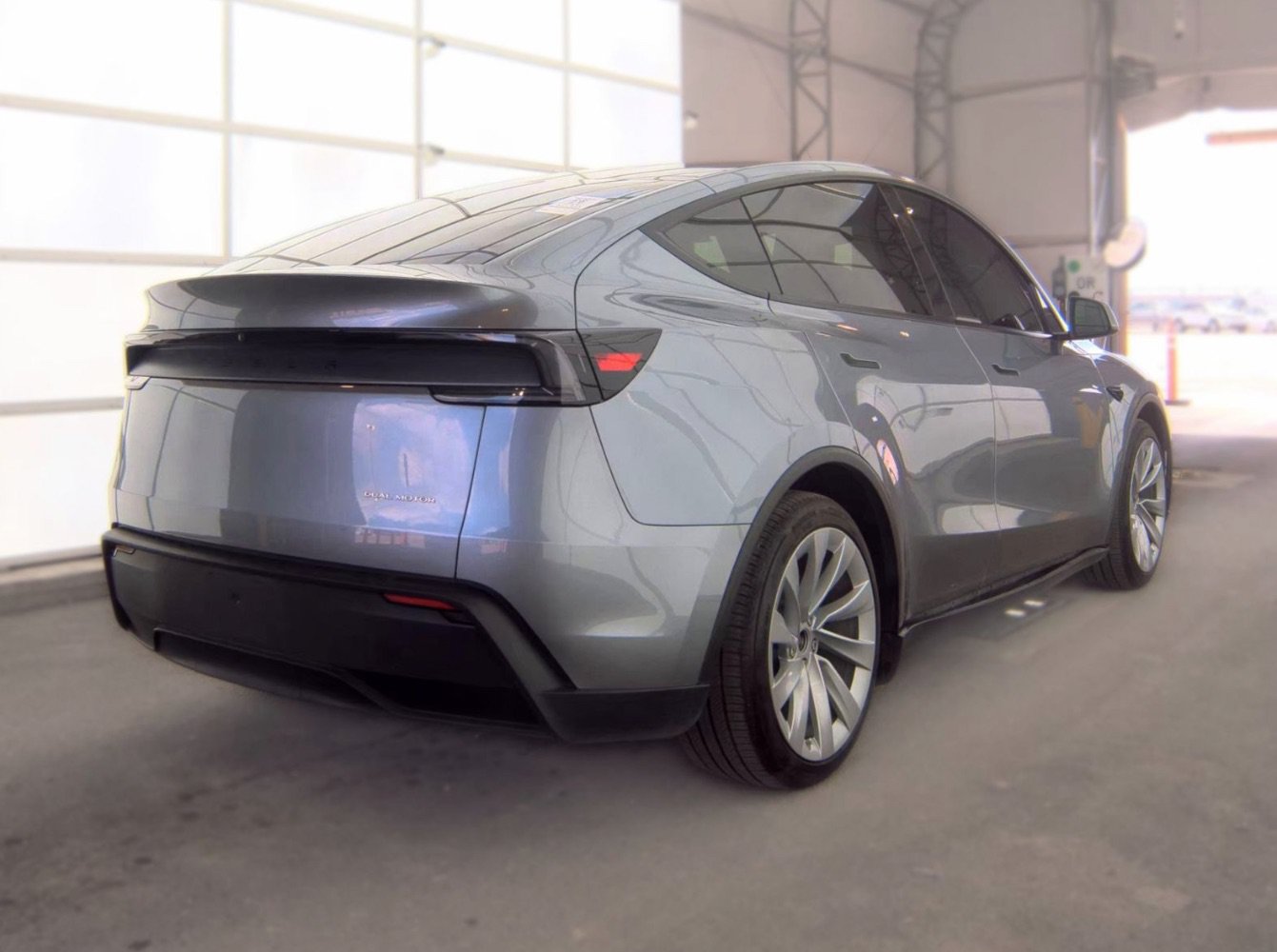 Used 2026 Tesla Model Y Long Range AWD/4WD image 4