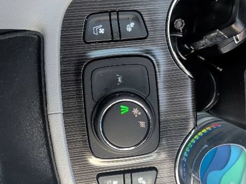 Used 2021 GMC Acadia SLT w/ Technology Package FWD image 23