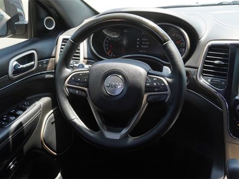 Used 2017 Jeep Grand Cherokee Overland image 15