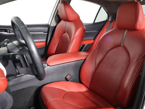 Used 2020 Toyota Camry XSE FWD image 29