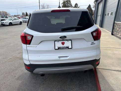 Used 2019 Ford Escape SE image 4