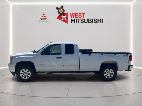 Used 2011 GMC Sierra 3500 SLE w/ SLE Preferred Package AWD/4WD image 2