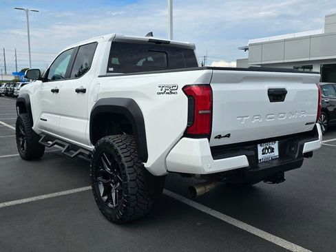 Used 2024 Toyota Tacoma TRD Off-Road image 5