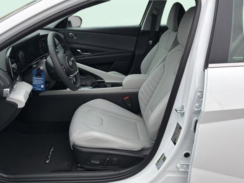 New 2026 Hyundai Elantra Limited FWD image 12