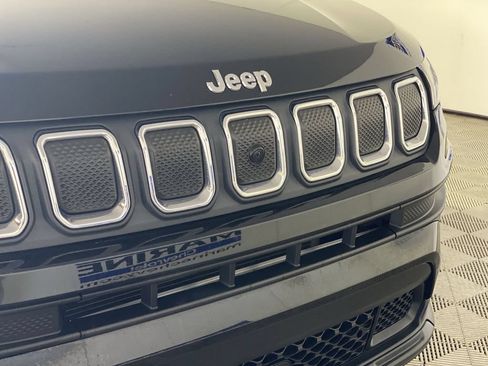 Used 2022 Jeep Compass Latitude AWD/4WD image 35