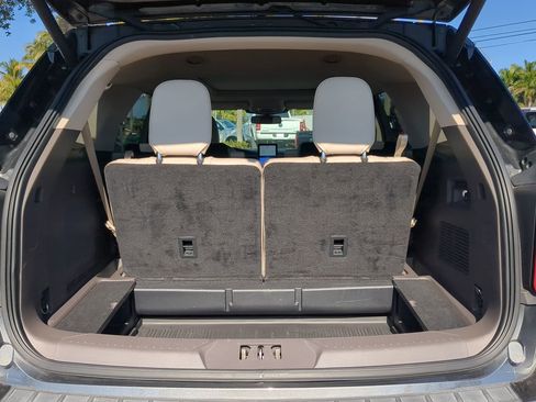 Used 2020 Ford Explorer Platinum w/ Premium Technology Package image 13