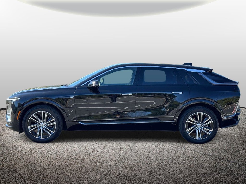 Used 2024 Cadillac Lyriq Luxury AWD/4WD image 3
