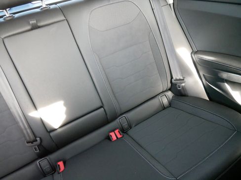 Certified 2025 Volkswagen Taos SE image 14