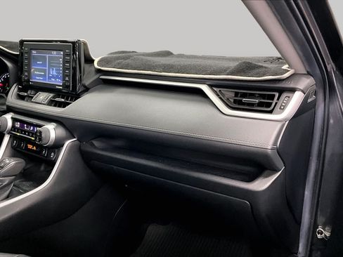 Used 2020 Toyota RAV4 XLE Premium FWD image 18