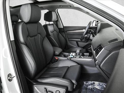 Certified 2025 Audi Q5 2.0T Premium Plus w/ Premium Plus Package AWD/4WD image 22
