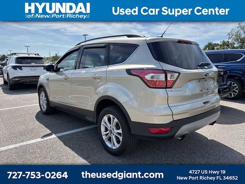 Used 2018 Ford Escape SE image 2