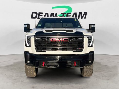Used 2024 GMC Sierra 2500 AT4X image 3