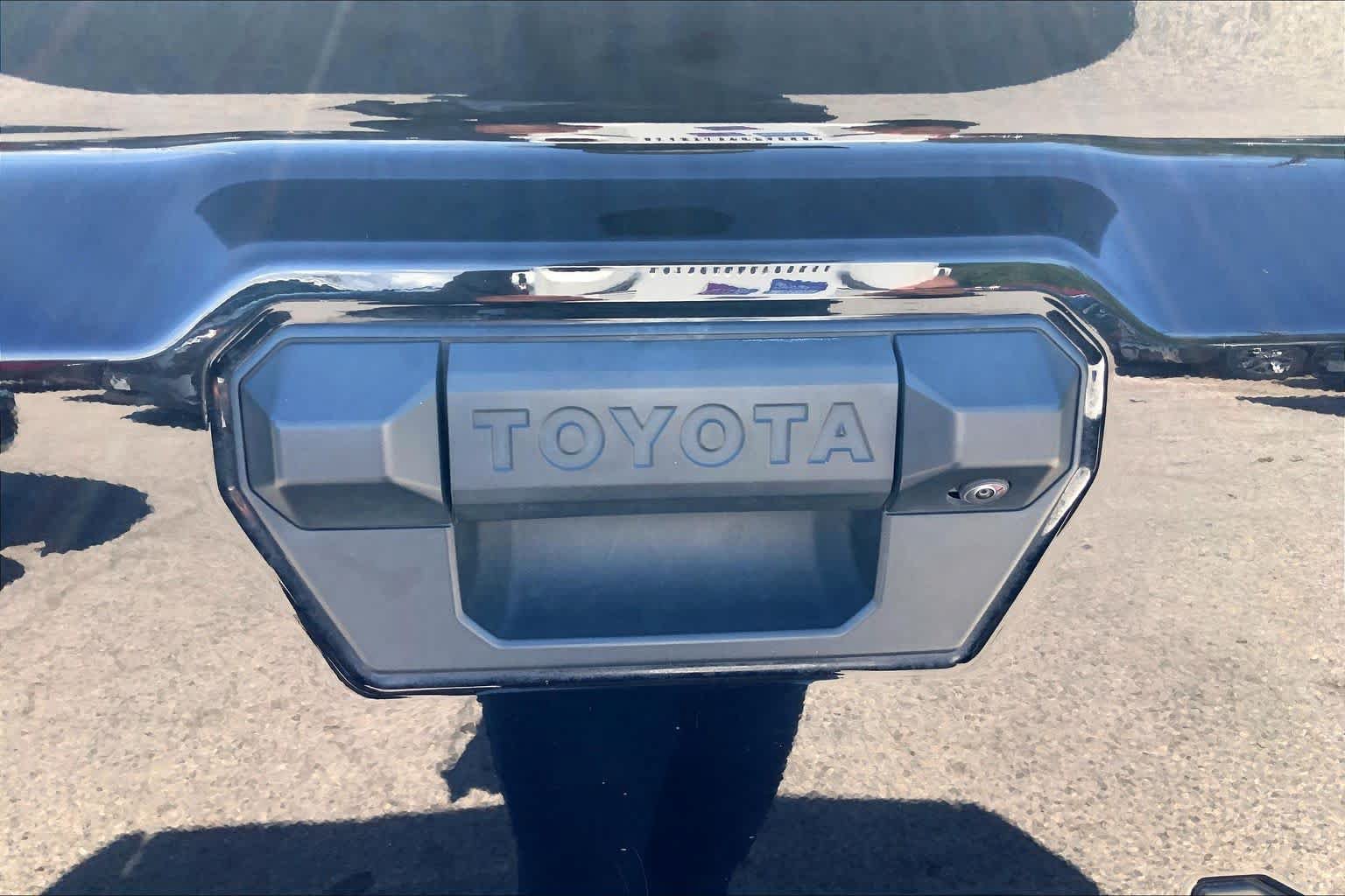 Used 2025 Toyota Tacoma TRD Off-Road AWD/4WD image 30