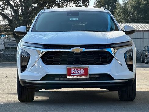 New 2026 Chevrolet Trax LT w/ Driver Confidence Package image 12