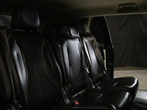 Used 2024 Kia Carnival LX FWD image 19