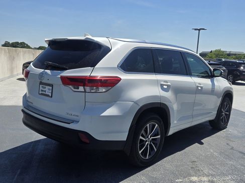 Used 2018 Toyota Highlander XLE image 3