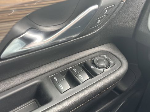 Used 2020 GMC Terrain SLE w/ Elevation Edition image 28